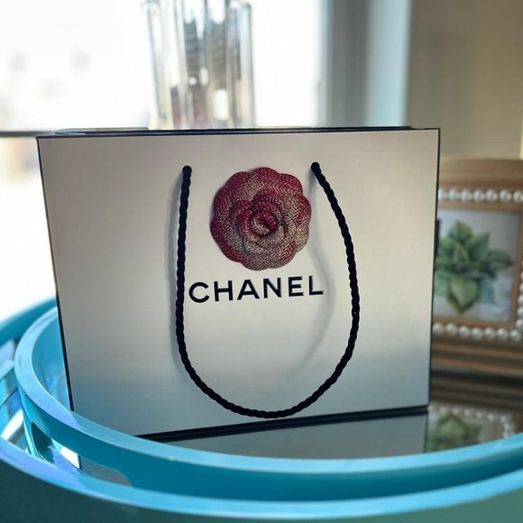 Authentic CHANEL Paper Bag with Camellia Flower - Picture 1 of 4